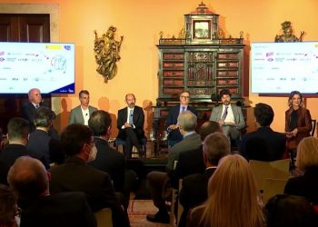 Híbridos plug-in são o futuro da mobilidade sustentável, defendem especialistas