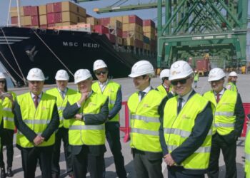 Porto de Sines recebe visita dos ministros das Infraestruturas e da Economia e do Mar