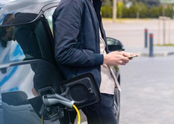 Fevereiro volta a superar número de carregamentos elétricos na rede Mobi.E