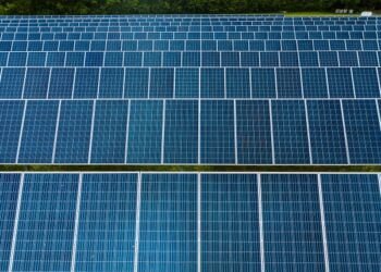 Voltalia anuncia funcionamento de central elétrica com produção e armazenamento de energia solar