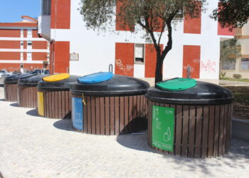 SMAS de Sintra concluem instalação de contentores de reciclagem em Mem Martins e Vale Flores
