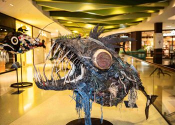 Lixo recolhido nas praias vira exposição de arte no Oeiras Parque