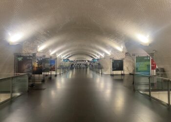 Já pode ver a exposição fotográfica ECO.Flash da MOBI.E na estação Baixa-Chiado