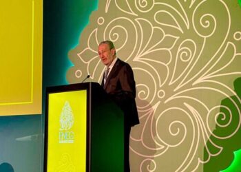 No setor da água e do saneamento “ficam esquecidos os fundos”