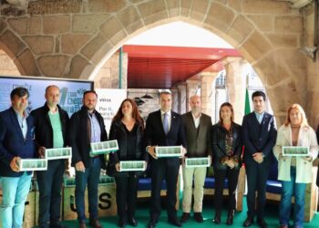 Copos reutilizáveis da VITRUS já têm novas imagens das vilas de Guimarães