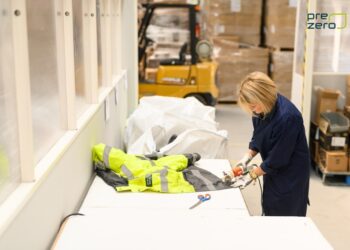 Transformação de fardas em mantas permitiu desvio de 2 toneladas de resíduo têxtil para aterro sanitário