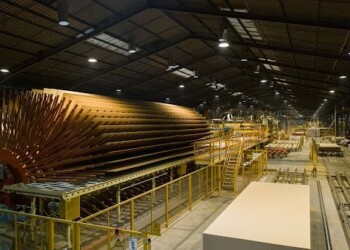 Sonae Arauco instala a primeira linha de reciclagem de painéis de fibras do mundo