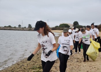 Estudantes do Politécnico de Setúbal recolheram 2,5 toneladas de resíduos em ação de limpeza do Sado