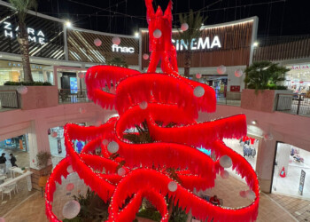 Algarve tem árvore de Natal sustentável feita a partir de plástico reciclado