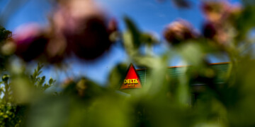 Grupo Nabeiro-Delta Cafés transforma 1 tonelada de fardas antigas em mantas solidárias