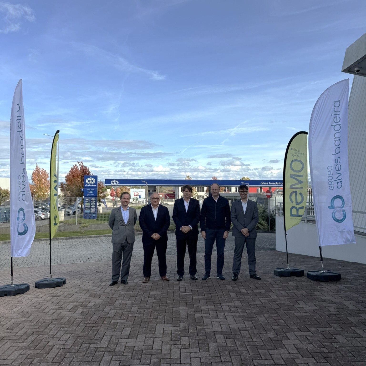 REMO e Grupo Alves Bandeira criam rede de carregamento ultrarrápido