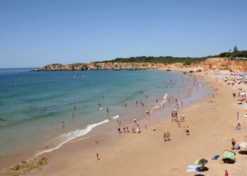 Empreitada de migração sedimentar na Praia do Vau em Portimão já arrancou