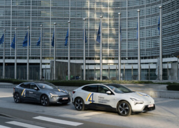 Polestar em manifestação silenciosa em Bruxelas contra decisão da UE em reduzir meta de veículos elétricos