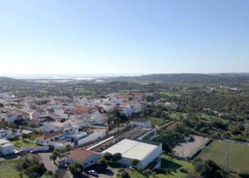 EMARP avança com substituição de conduta de abastecimento de água na Estrada da Fonte na Mexilhoeira Grande