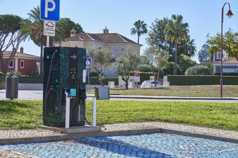 Funcionamento pleno dos carregadores elétricos da Inframoura regista crescimento significativo em 2025