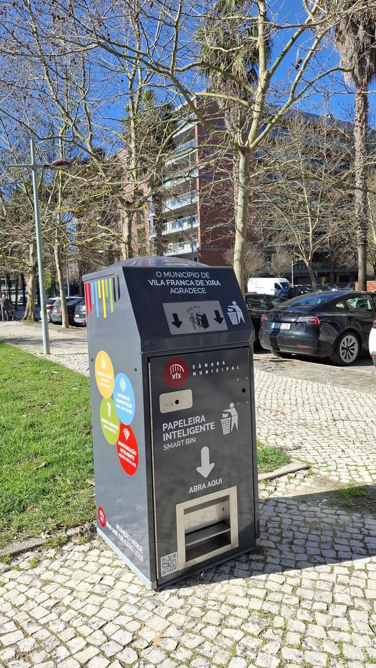 Concelho de Vila Franca de Xira instala papeleiras inteligentes